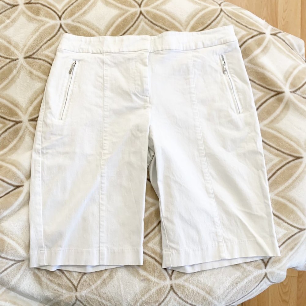 SOLD❗️IZOD Golf Shorts Size 8 White Stretch